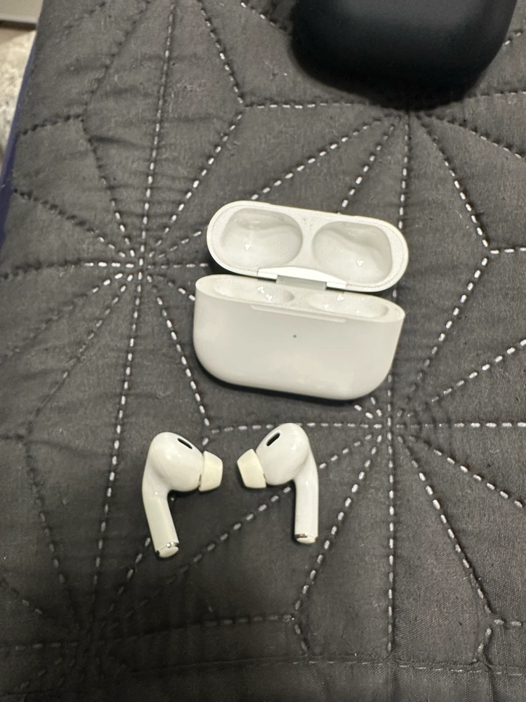 AirPods Pro 2 with MagSafe Charging Case (USB-C with case - photo 3
