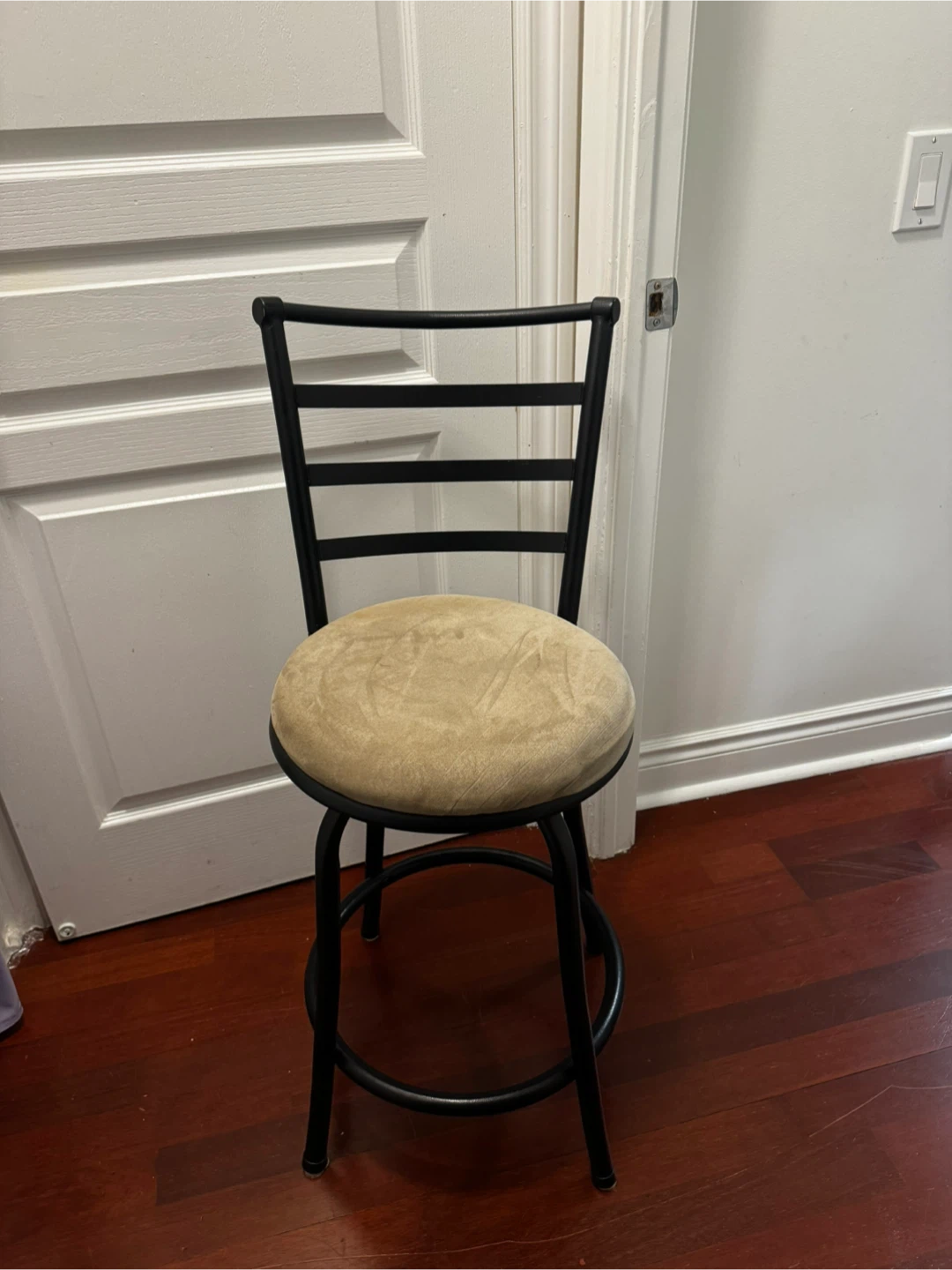 Black Metal Swivel Bar Stool with Beige Seat