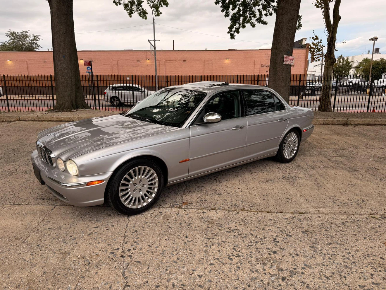 2005 Jaguar XJ Sedan - photo 2