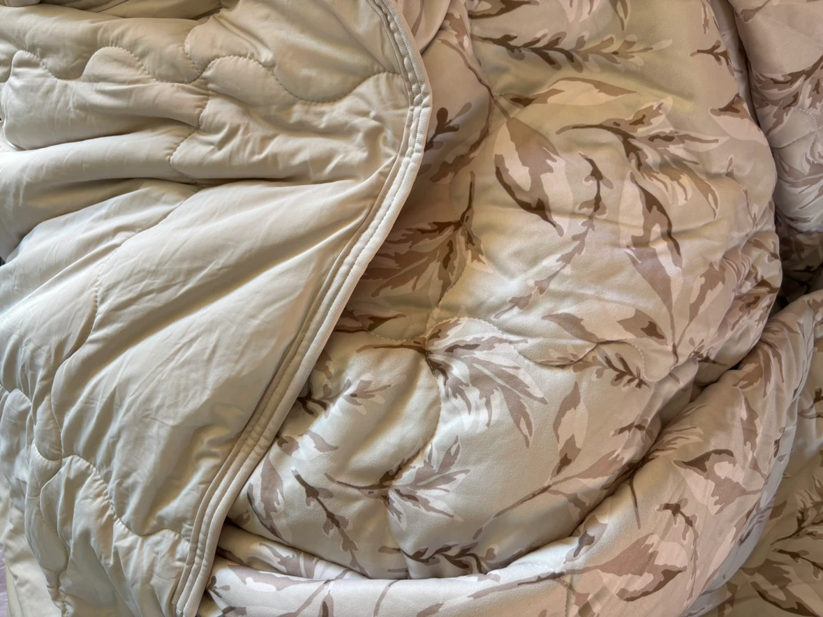 NWOT Costco Queen Blanket