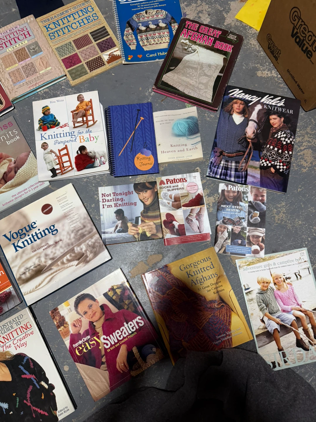 Large collection of 20+ knitting and craft books - photo 3