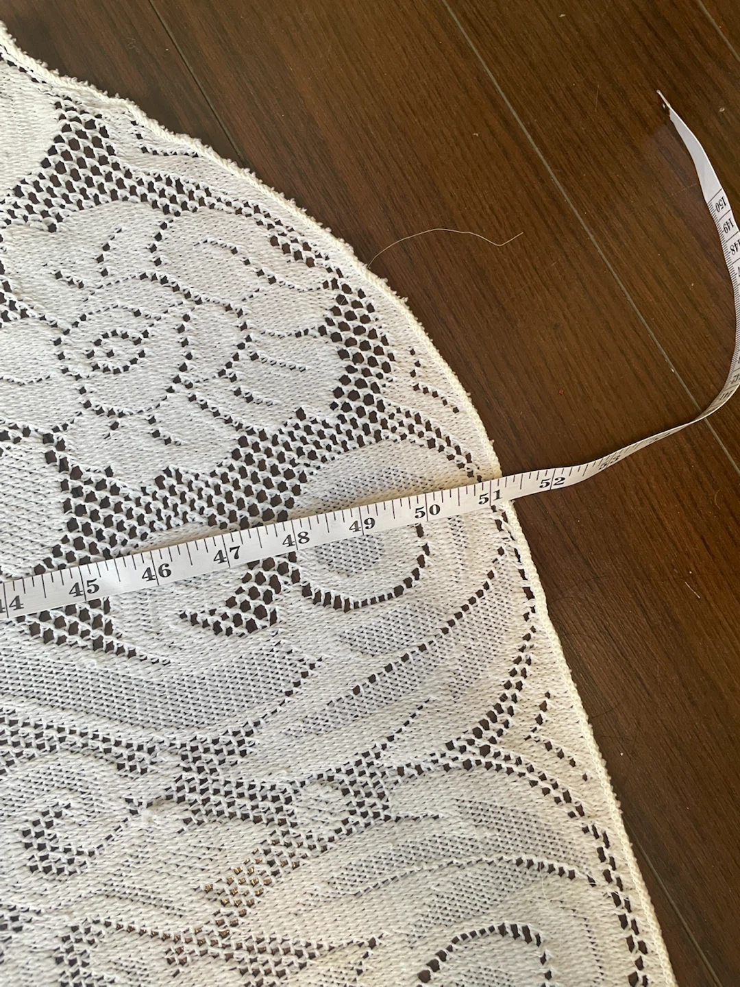 Vintage-Style White Lace Tablecloth - photo 2