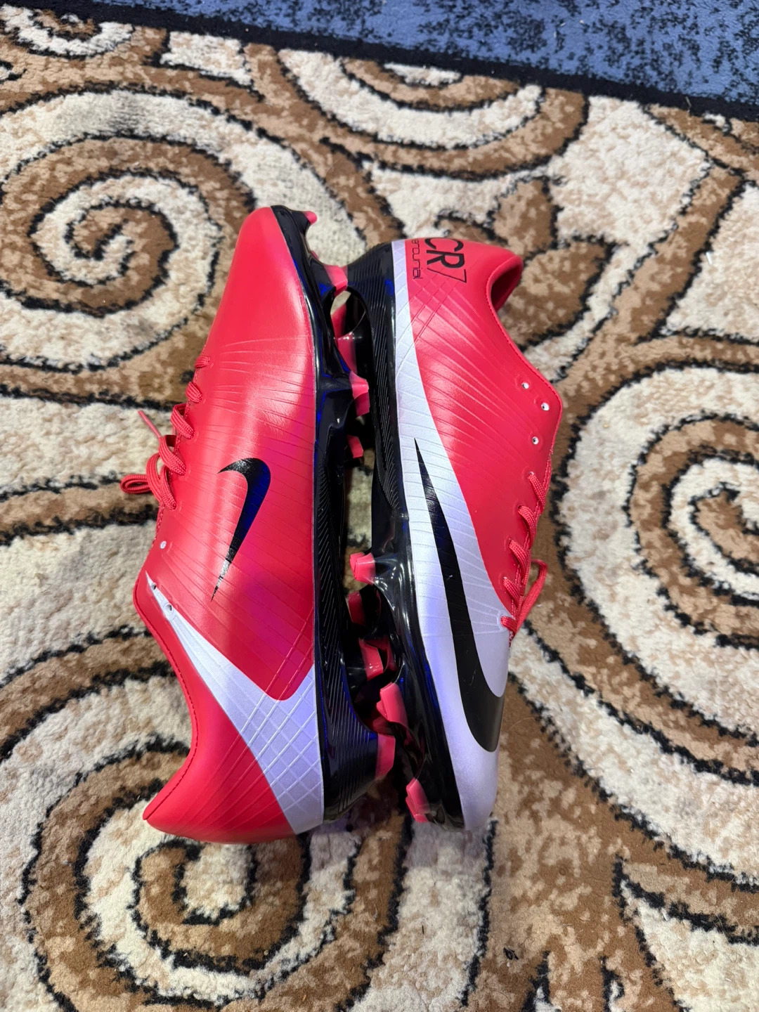 Soccer shoes - photo 2