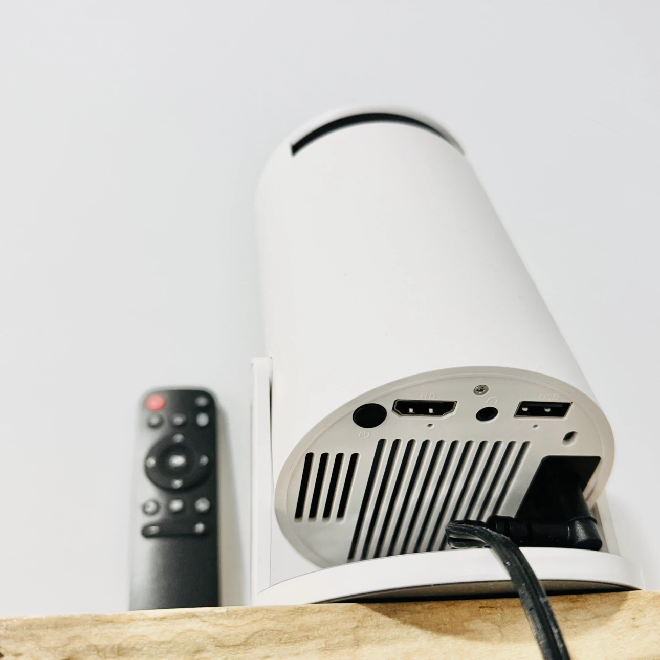 HY300 Pro Smart Projector 🏈
