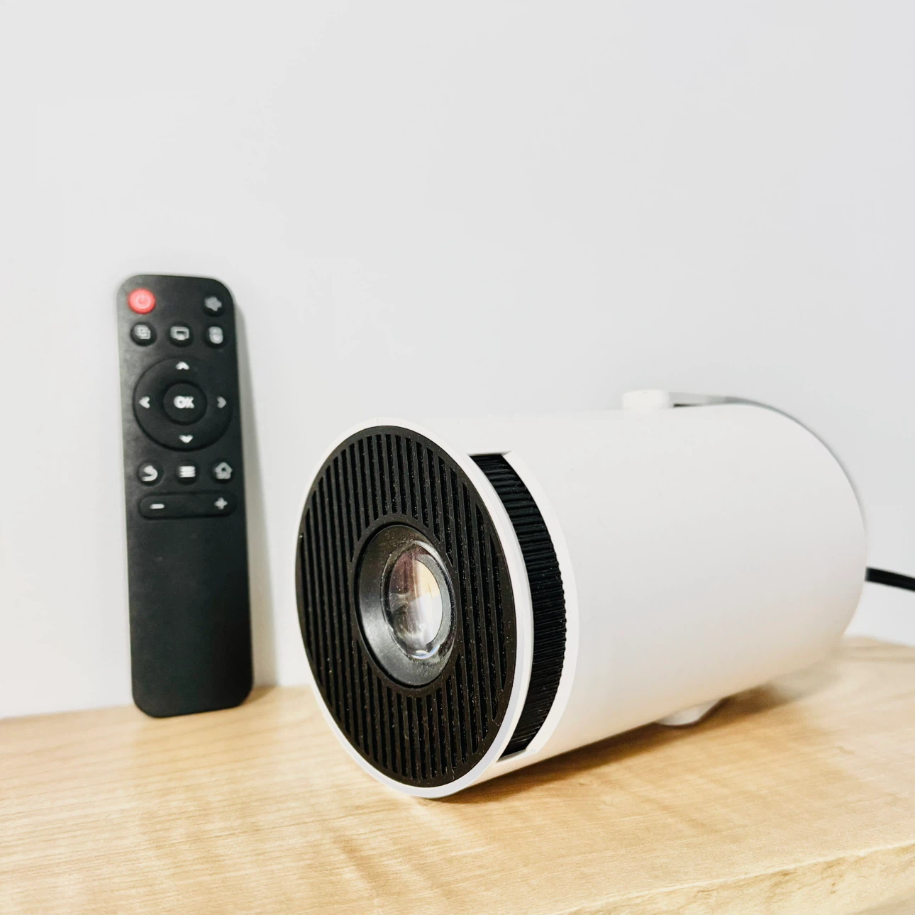 HY300 Pro Smart Projector 🏈 - photo 2