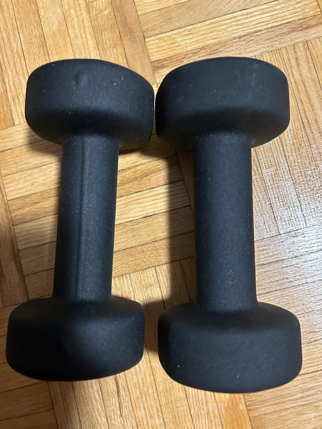 Set of two 10 lb neoprene dumbbells - photo 3