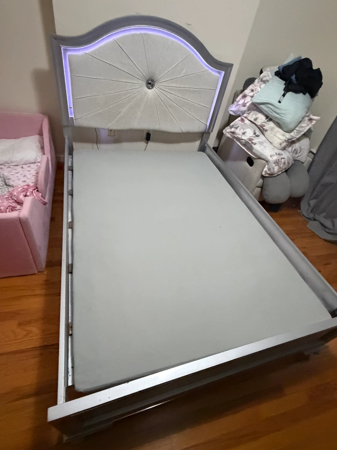 Silver LED Bed Frame and mattress - photo 5
