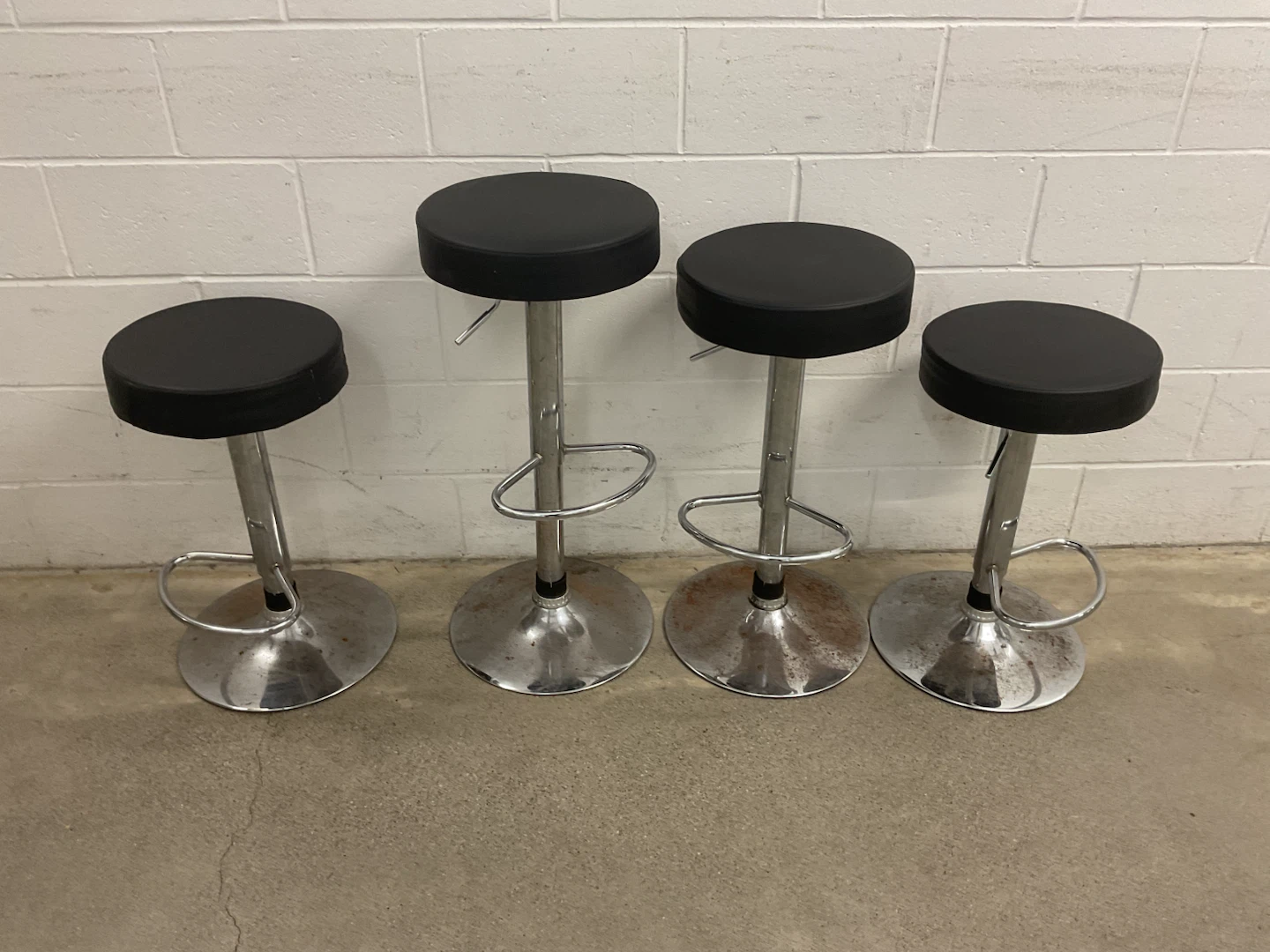 Set of 4 Adjustable Swivel Bar Stools