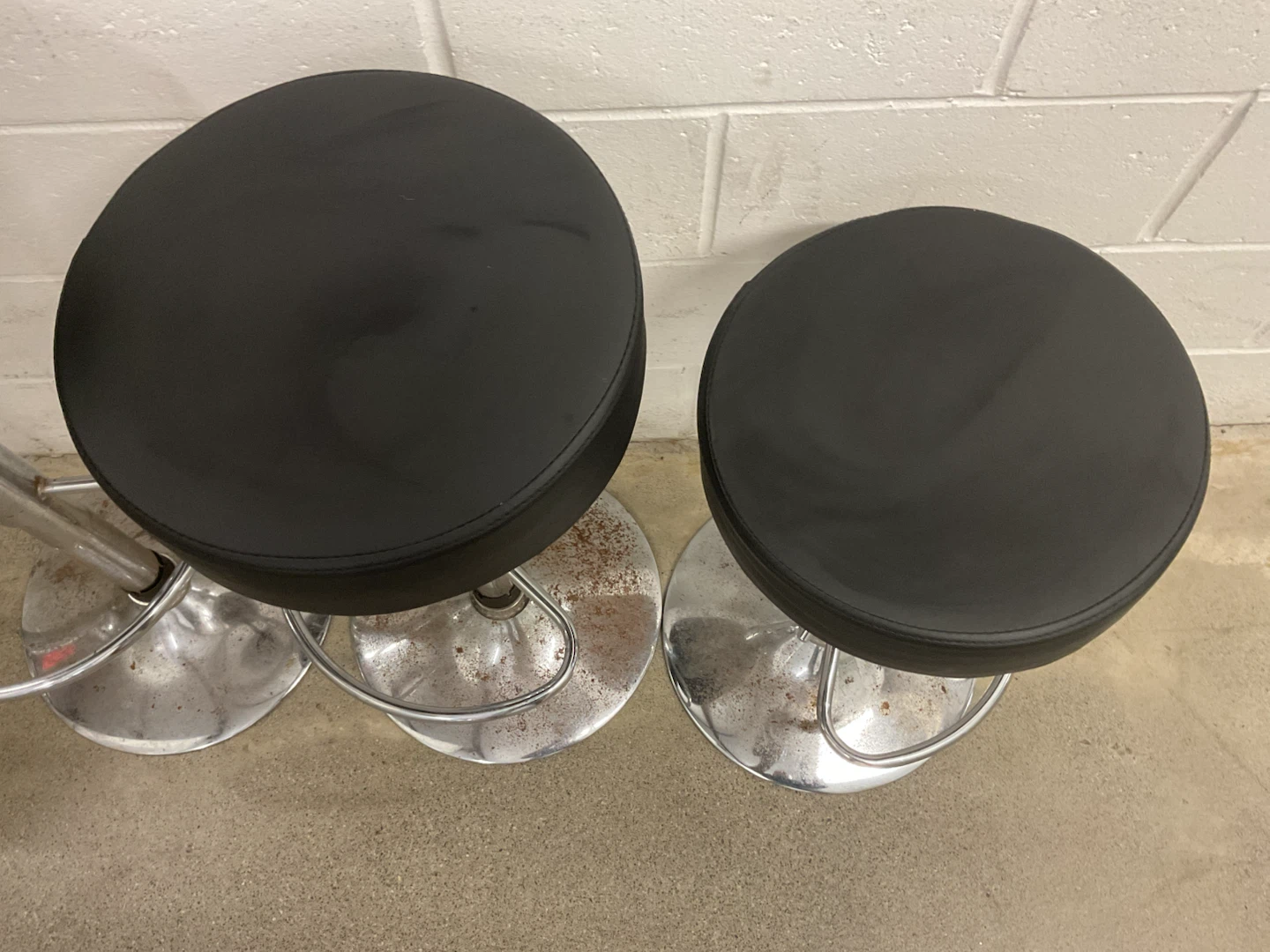 Set of 4 Adjustable Swivel Bar Stools - photo 2
