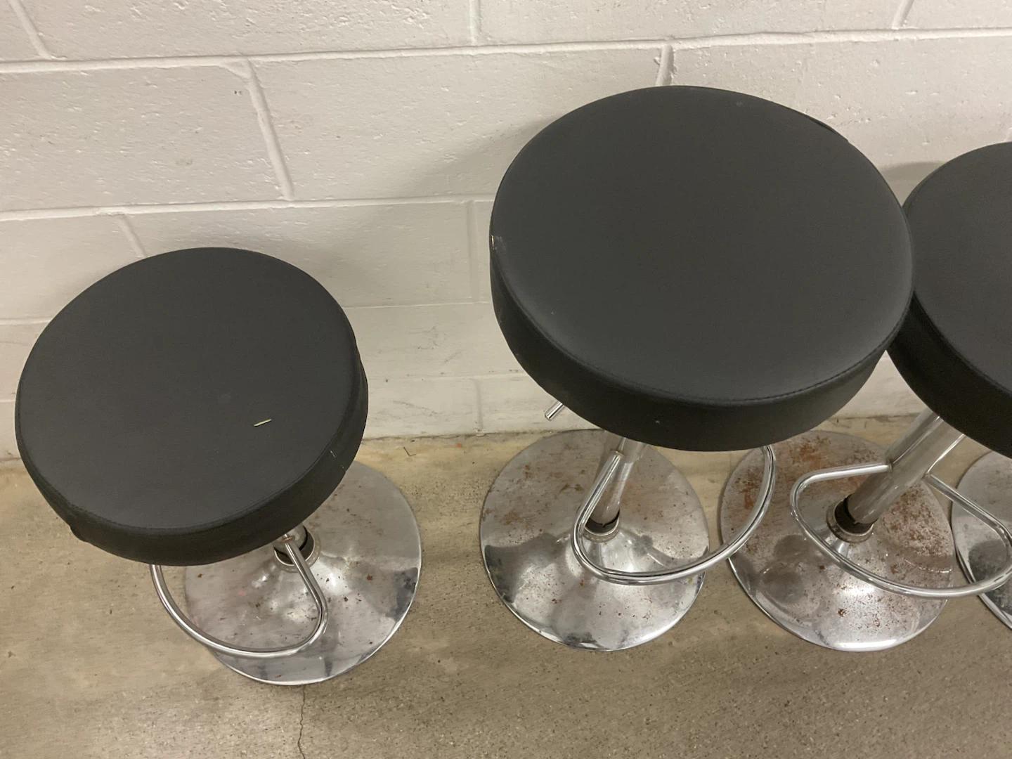 Set of 4 Adjustable Swivel Bar Stools - photo 3