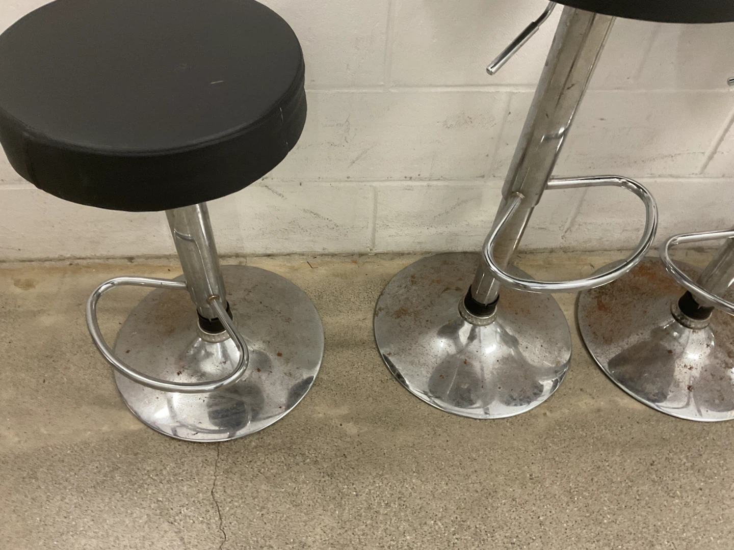 Set of 4 Adjustable Swivel Bar Stools - photo 4