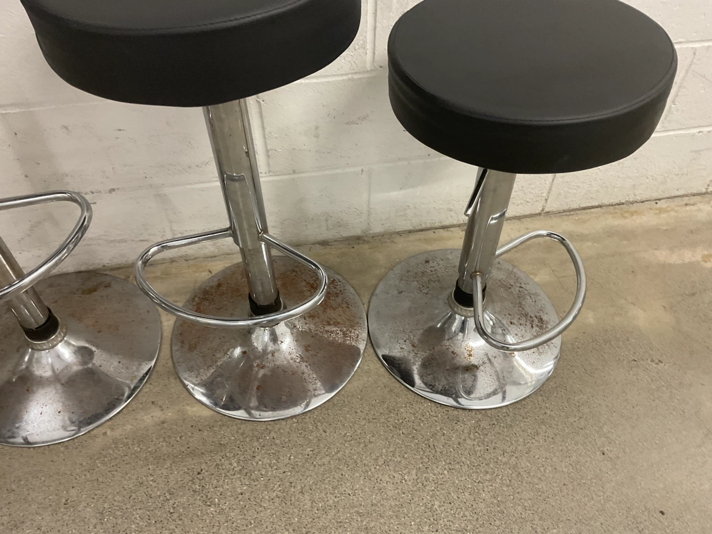 Set of 4 Adjustable Swivel Bar Stools - photo 5