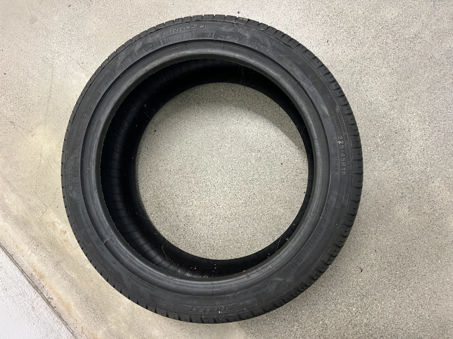 Arroyo Grand Sport 2 Tire 225/45R18