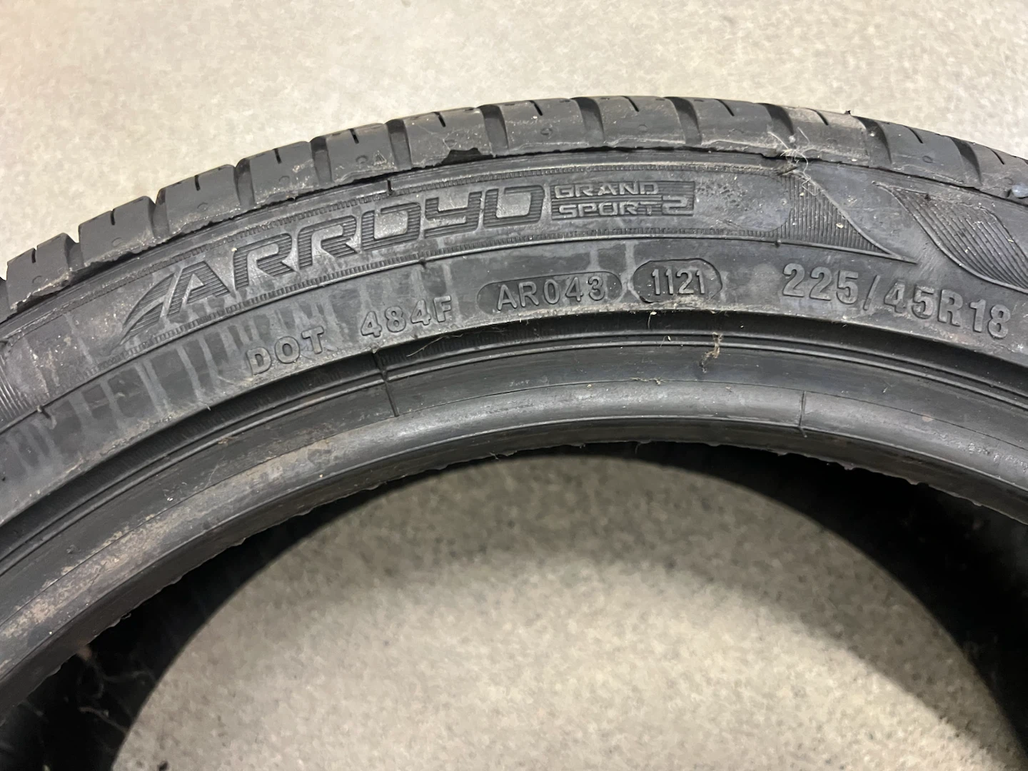 Arroyo Grand Sport 2 Tire 225/45R18 - photo 3