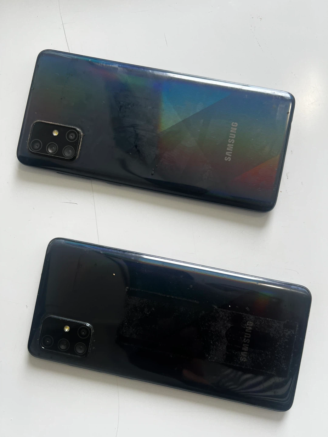 Two Samsung Galaxy A71 smartphones - photo 2