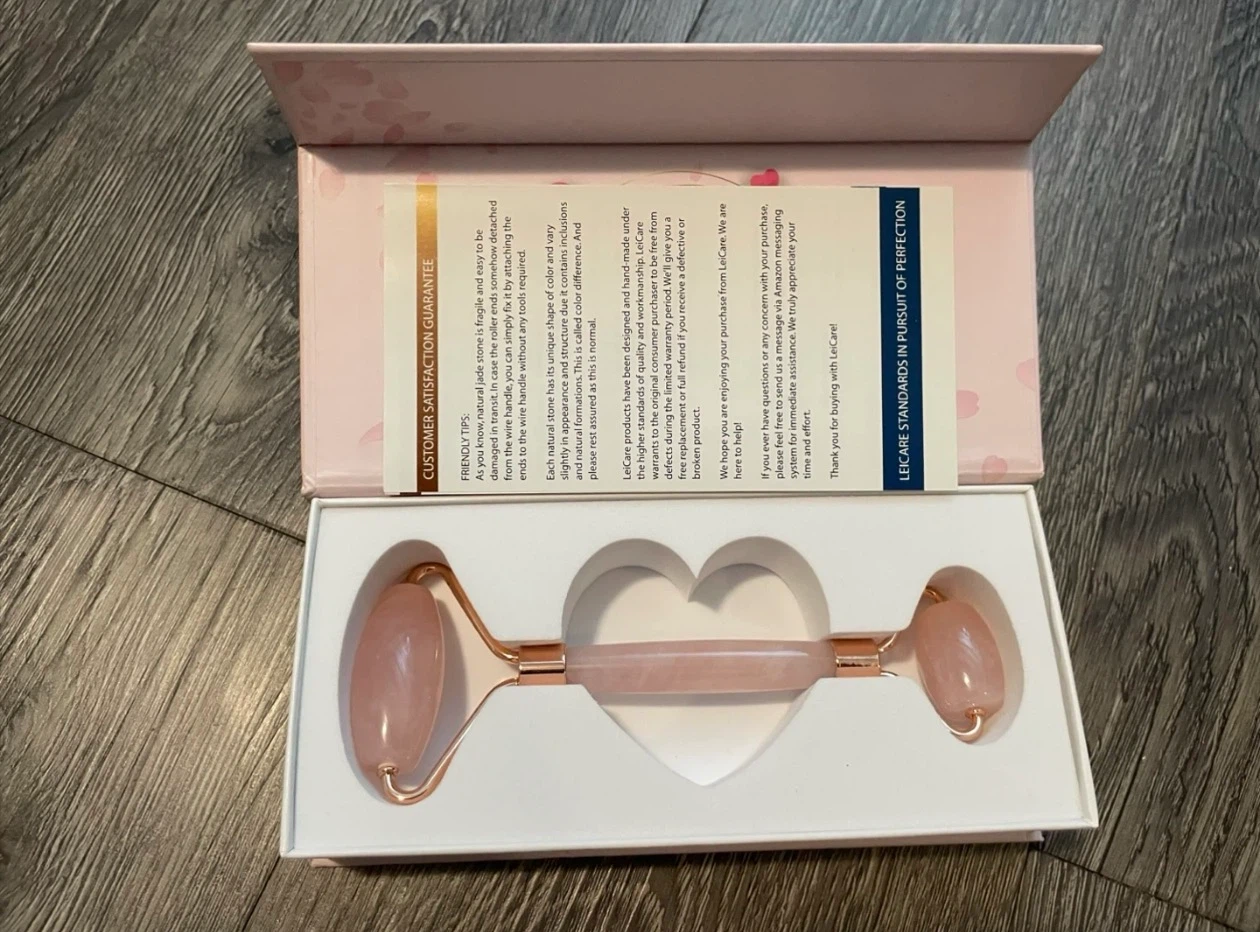 LeiCare Rose Quartz Face Roller 🏈