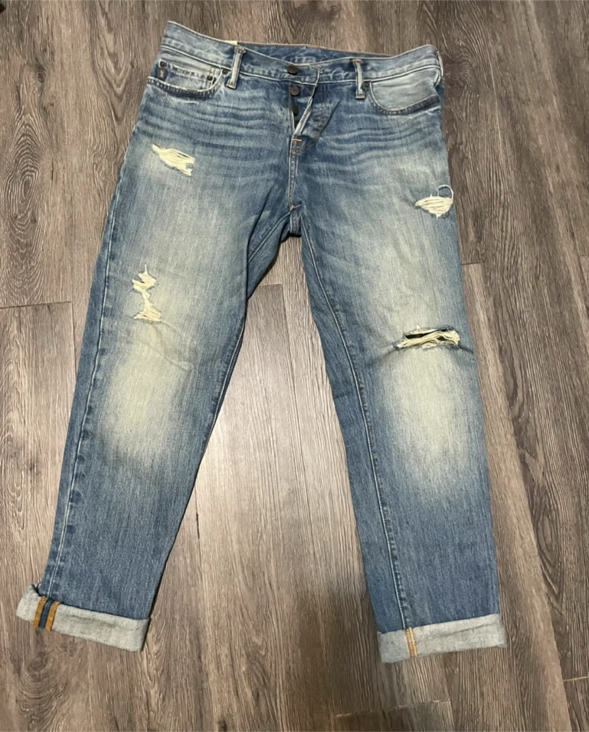 American Eagle Distressed Jeans 🏈