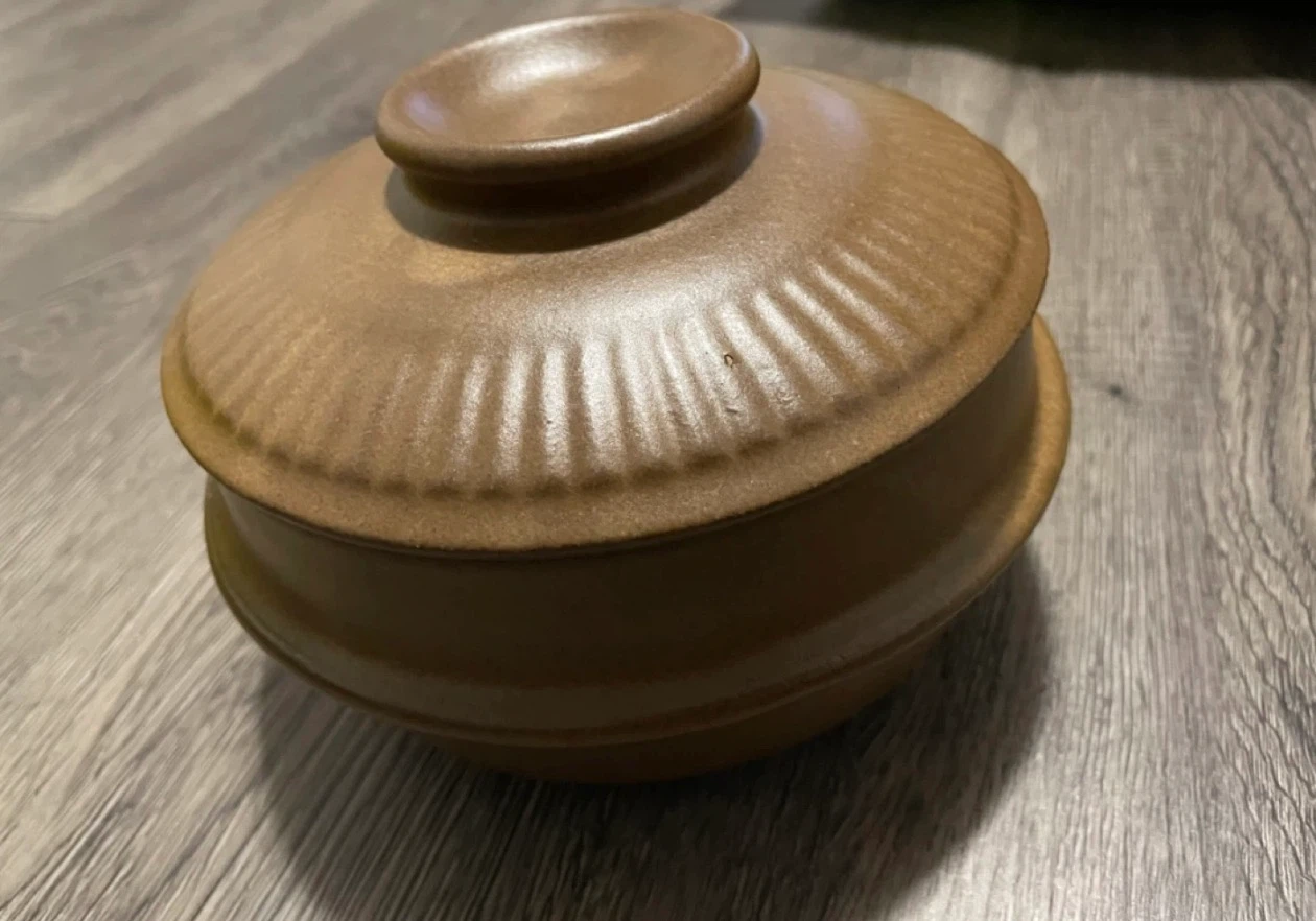 Brown Stoneware Lidded Bowl 🏈