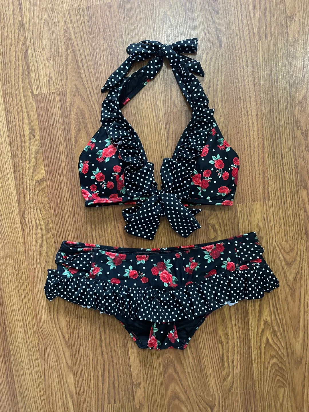 Hot Topic women’s large retro bikini, black rose polka dot