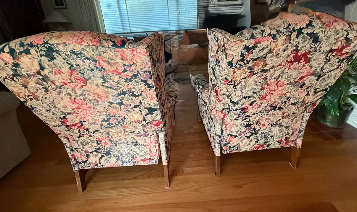 Set of two floral wingback recliners - photo 5
