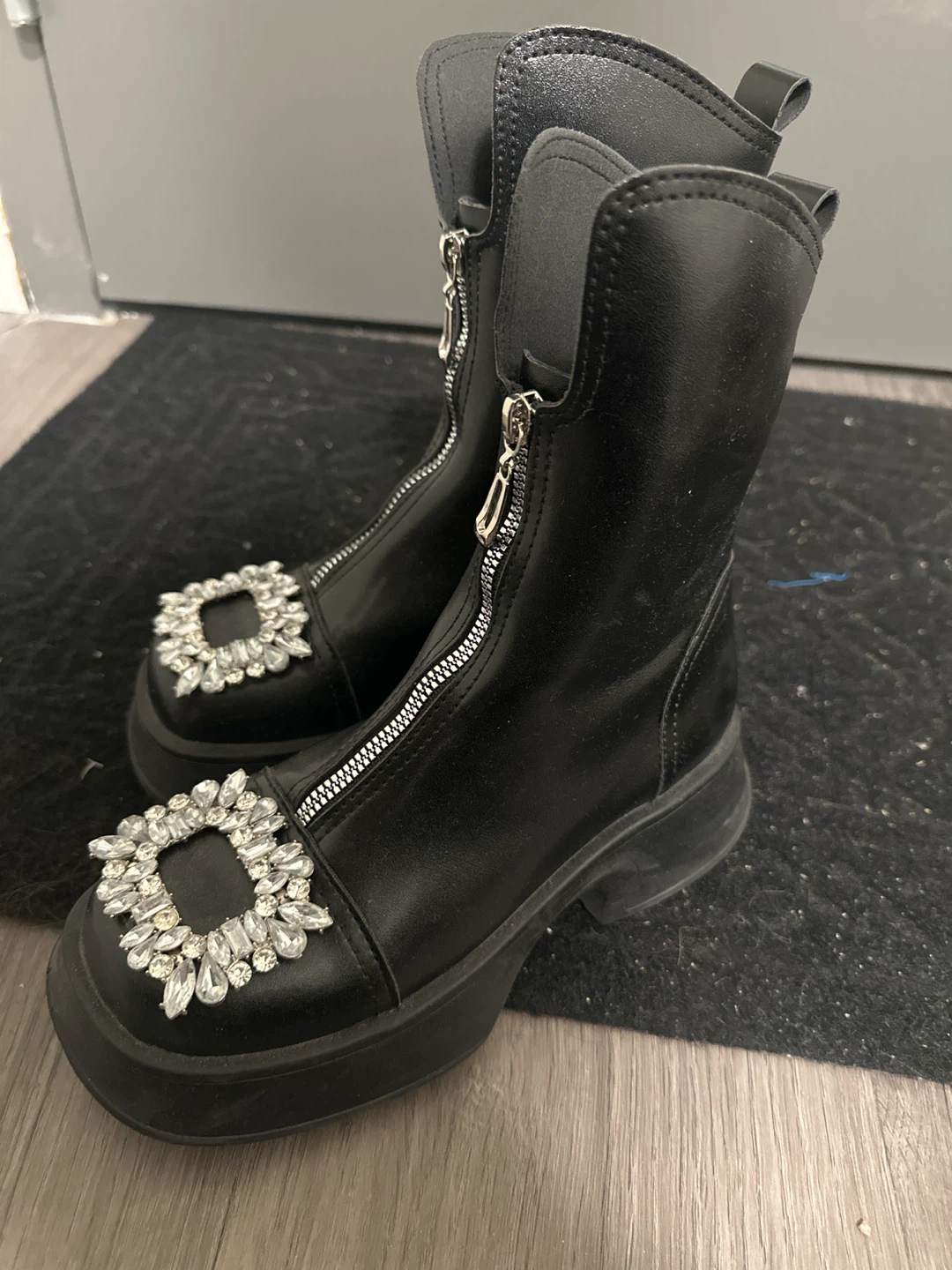 Black boots with crystal embellishment - photo 2
