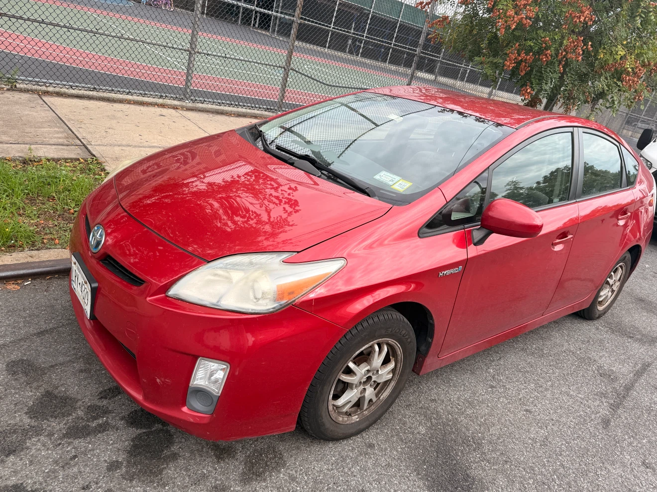 Red Toyota Prius - photo 5