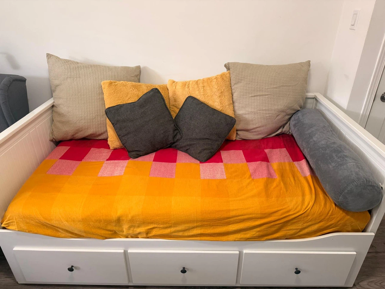 IKEA Hemnes Daybed with 3 Drawers - photo 2