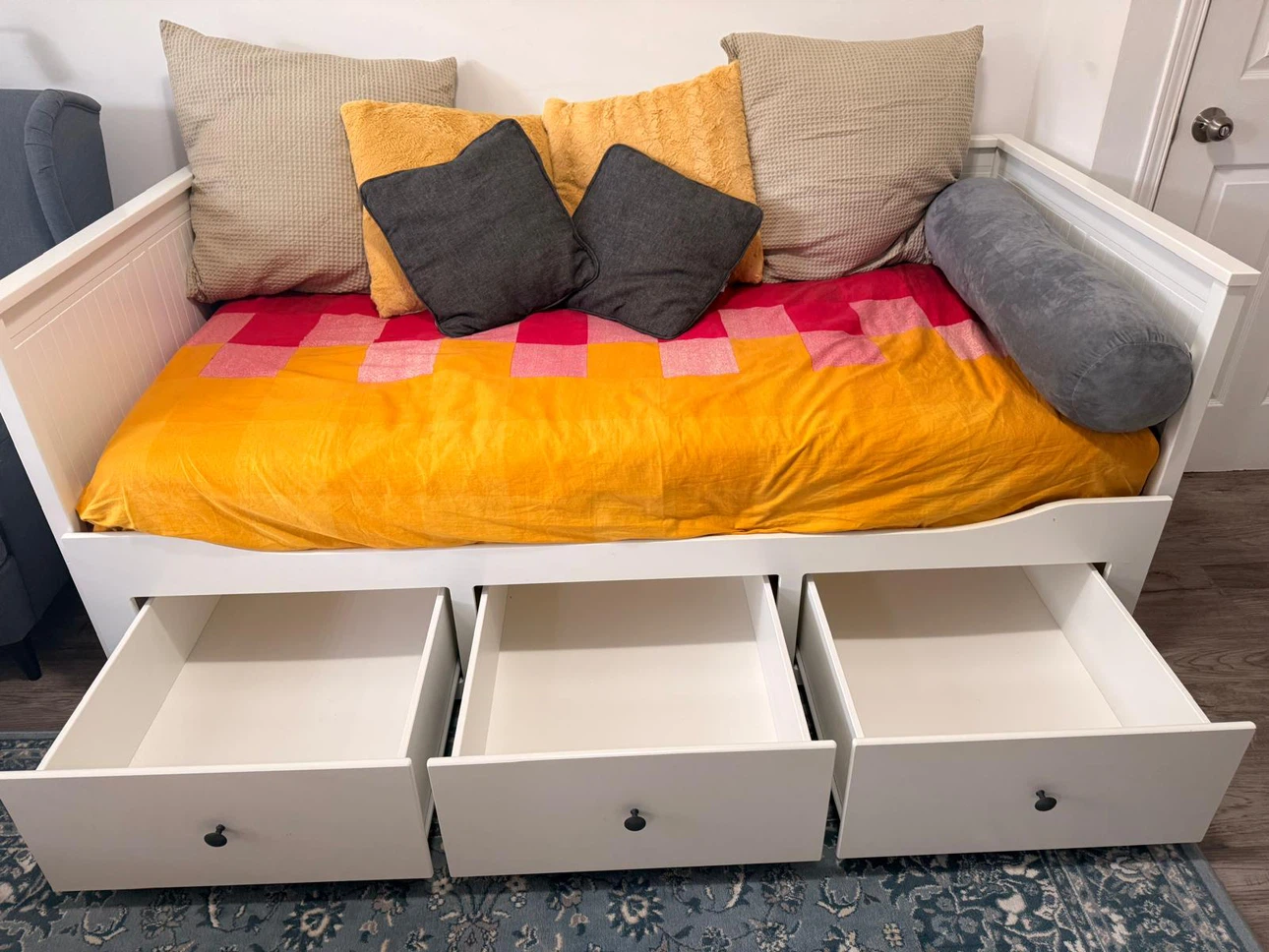 IKEA Hemnes Daybed with 3 Drawers - photo 3