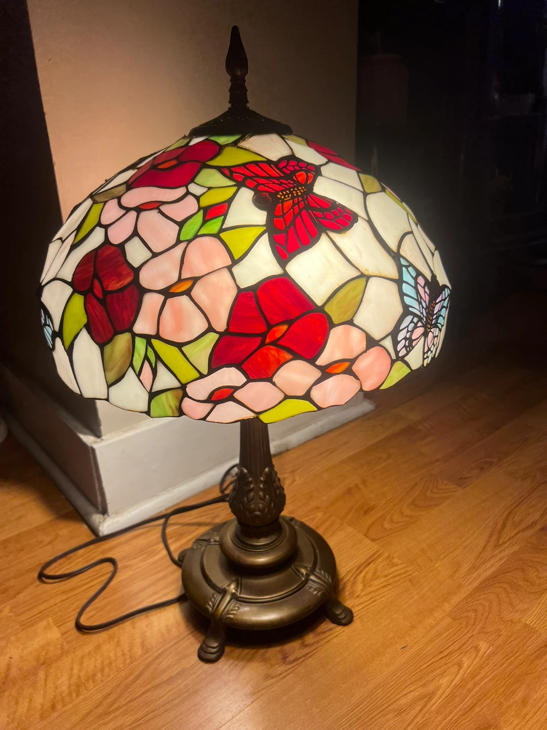 Tiffany Dale Butterfly and Floral Stained Glass Table Lamp 🏈