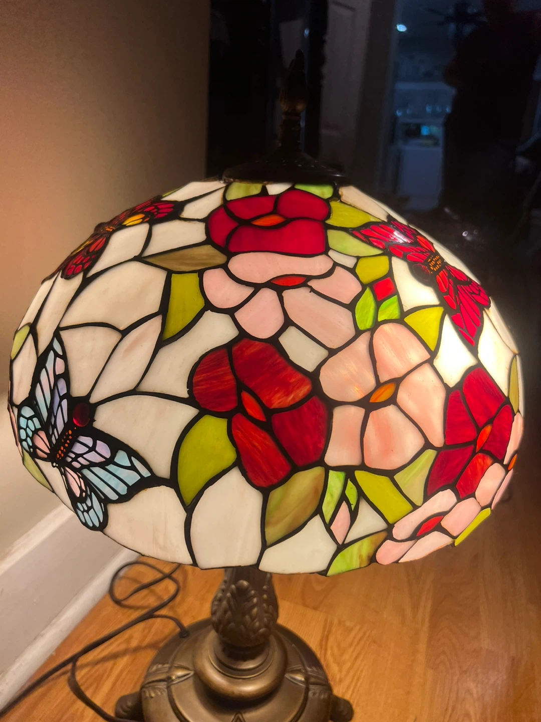 Tiffany Dale Butterfly and Floral Stained Glass Table Lamp 🏈 - photo 2