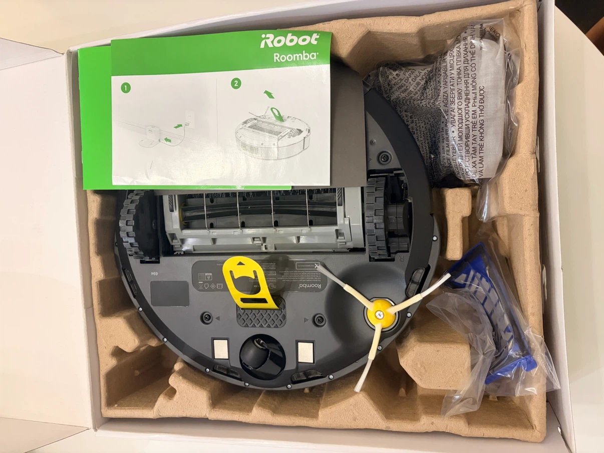 iRobot Roomba 694 Robot Vacuum – Never Used, Original Box - photo 2