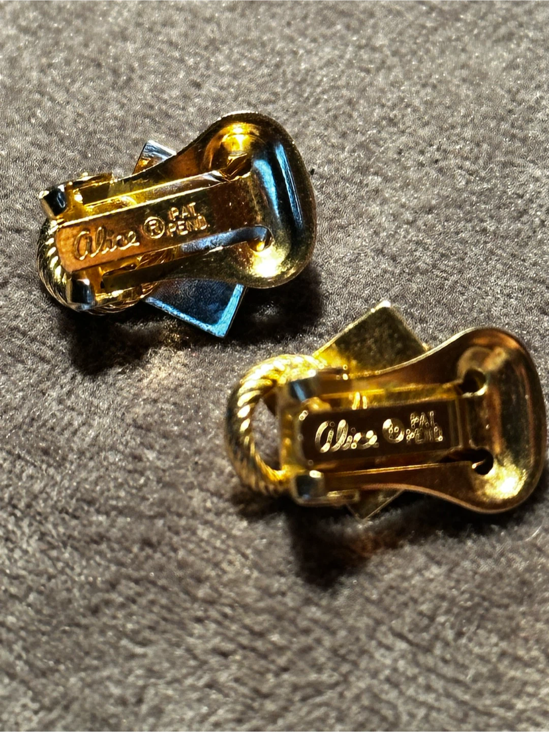 Vintage 1950s Alice Pat Pend Gold Shell Clip Earrings - photo 3