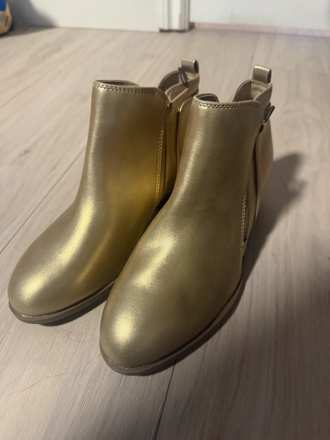 Arizona CASTLE Gold Ankle Boots Size 7W