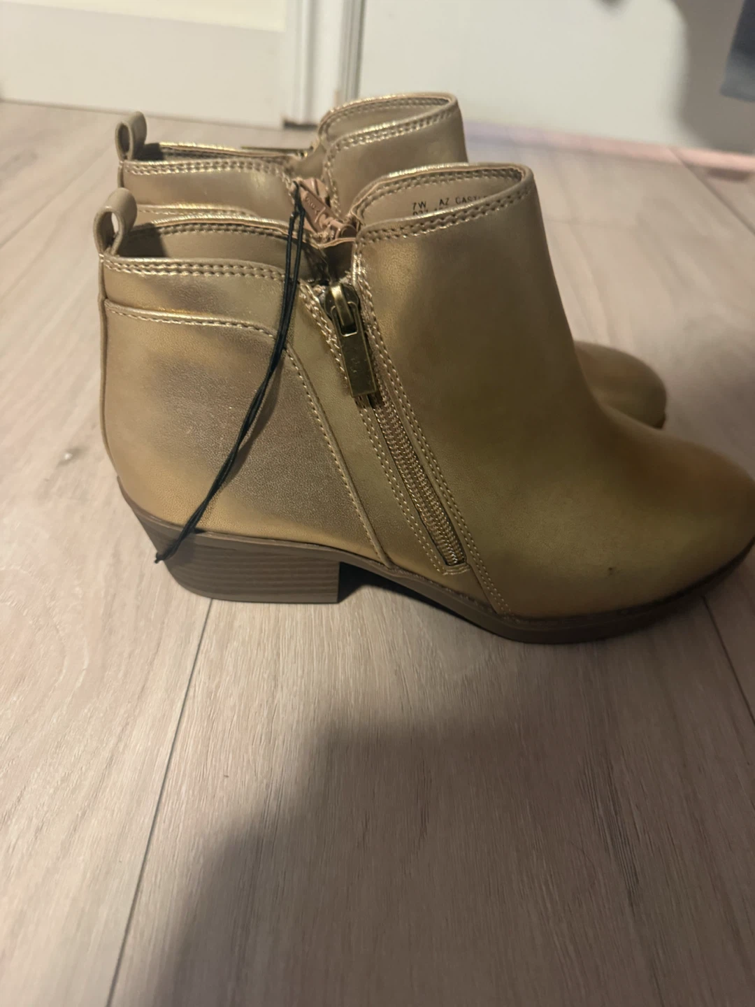 Arizona CASTLE Gold Ankle Boots Size 7W - photo 2