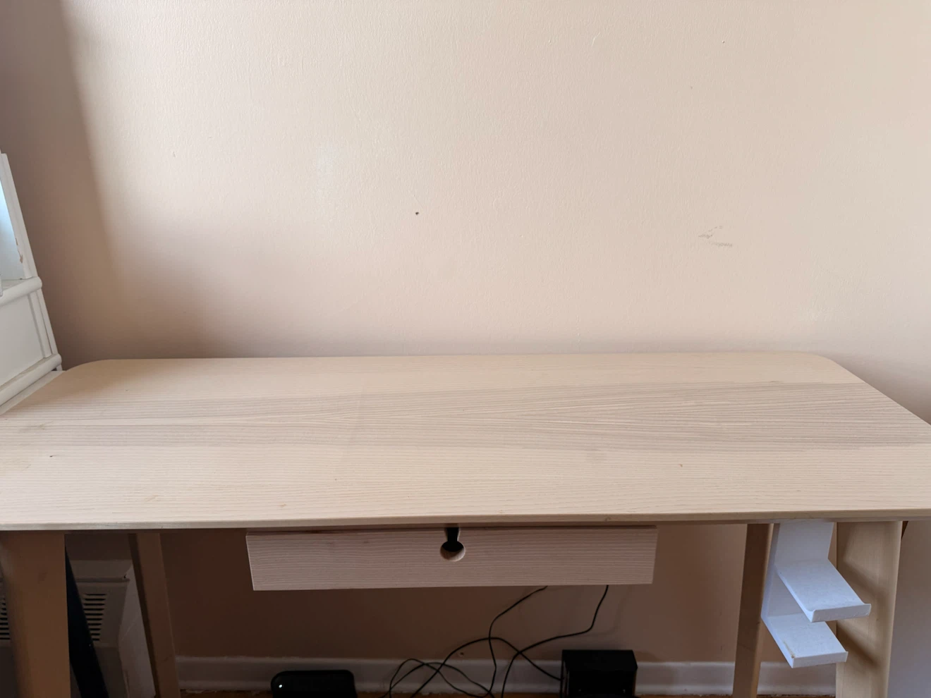 Desk - photo 2