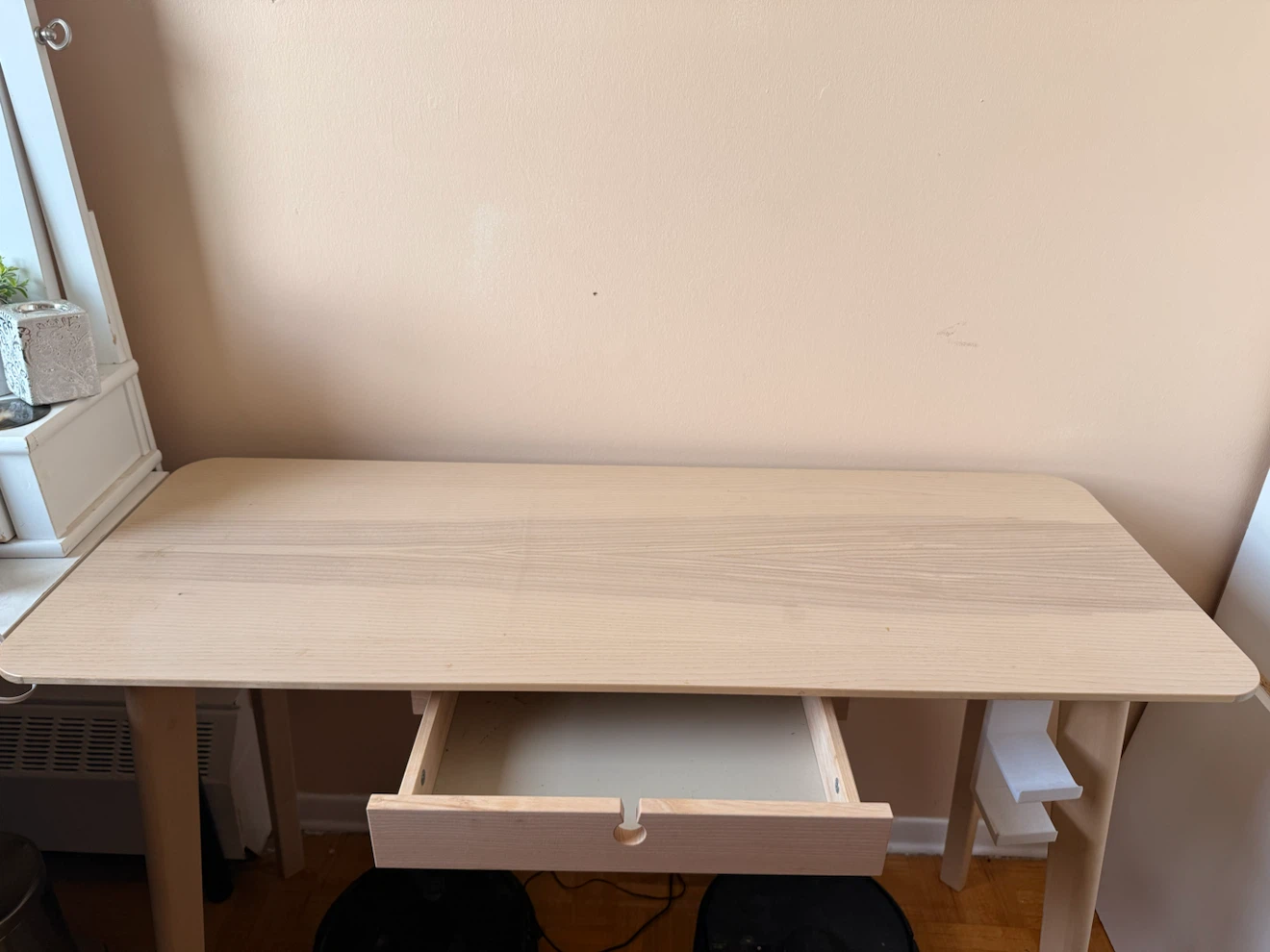 Desk - photo 3