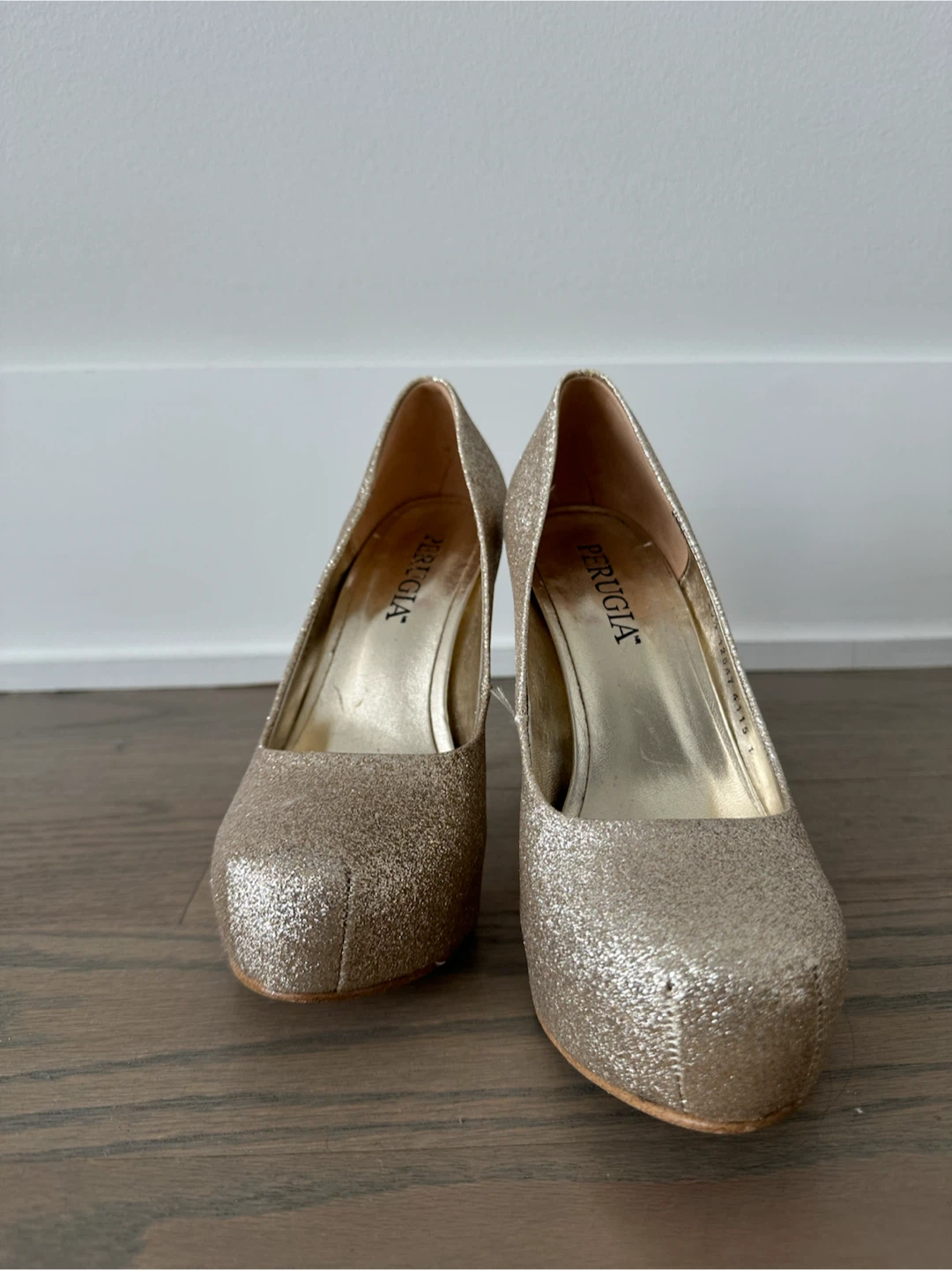 🏈 Perugia gold glitter platform pumps