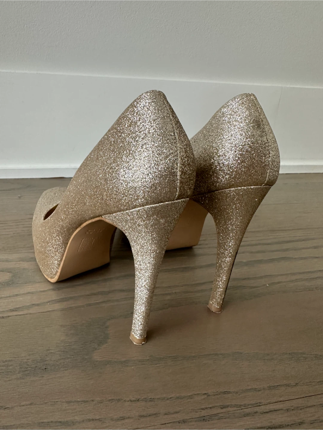 🏈 Perugia gold glitter platform pumps - photo 4