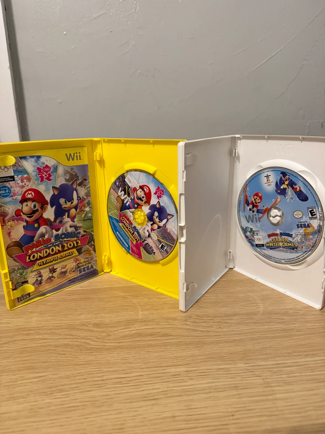 Mario & Sonic Wii Game Bundle - photo 3