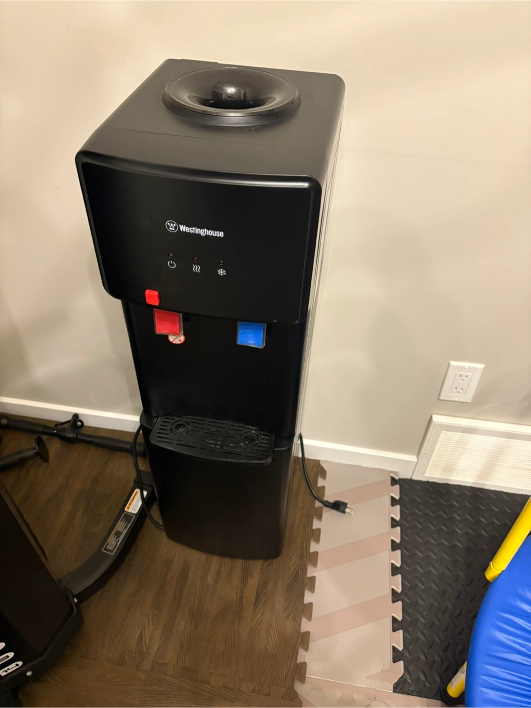 water dispenser - photo 2