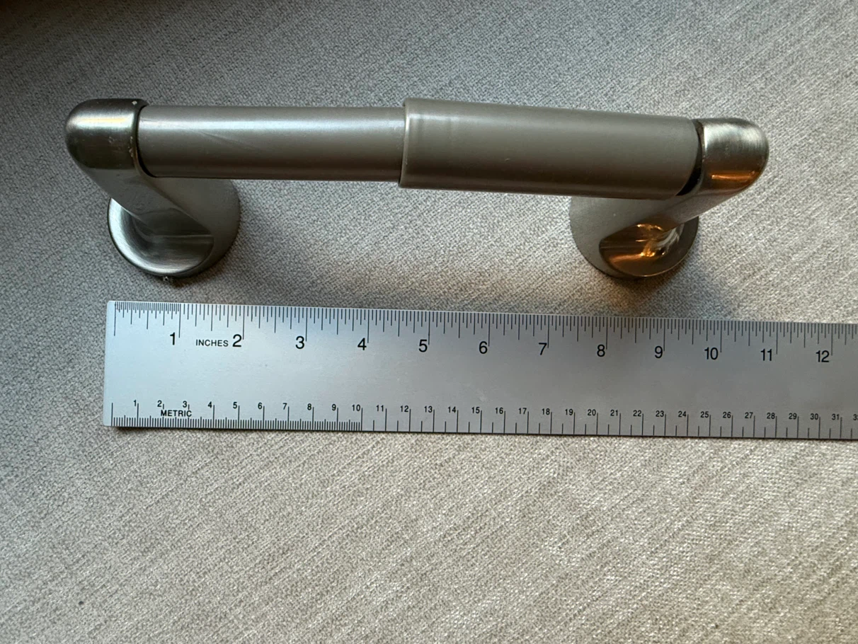 Brushed nickel bathroom hardware fixtures - photo 4