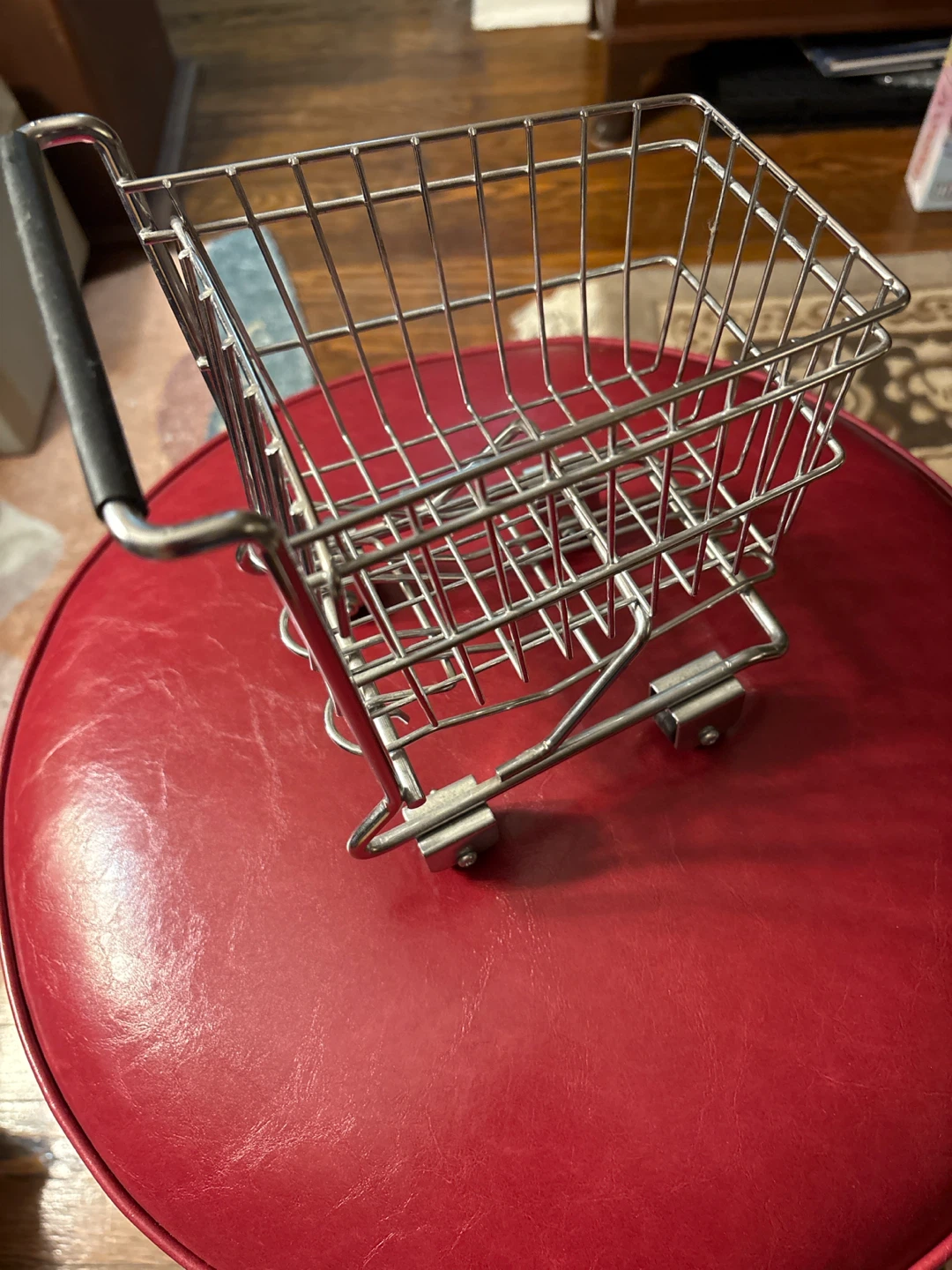 🏈 Miniature Metal Shopping Cart