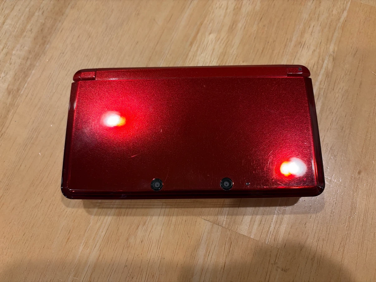 Nintendo 3DS (Red), Bundle