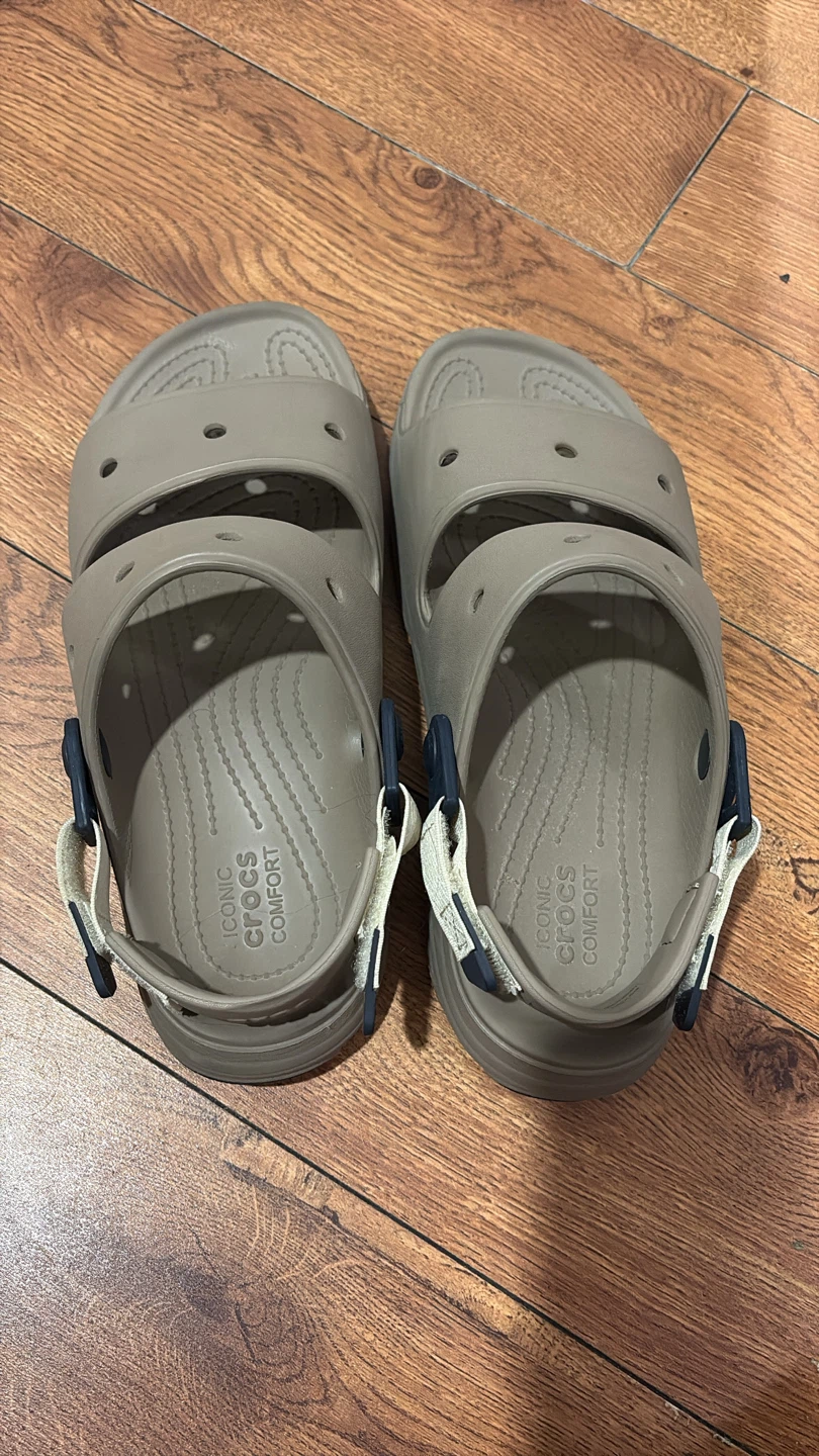 Crocs Men's 8 / Women's 10 Sandals 🏈