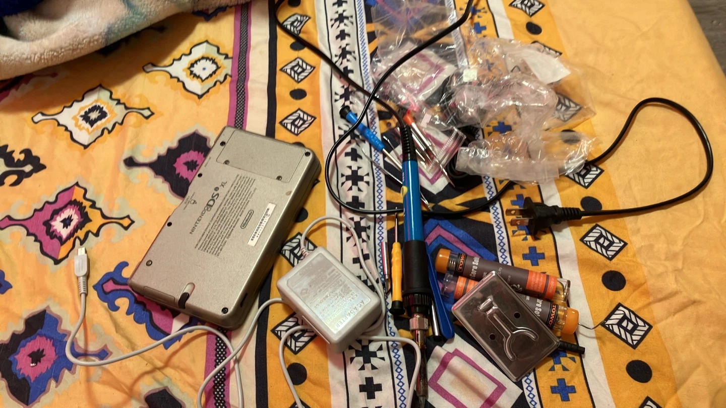 Nintendo DSi XL with Soldering Kit 🏈 - photo 2