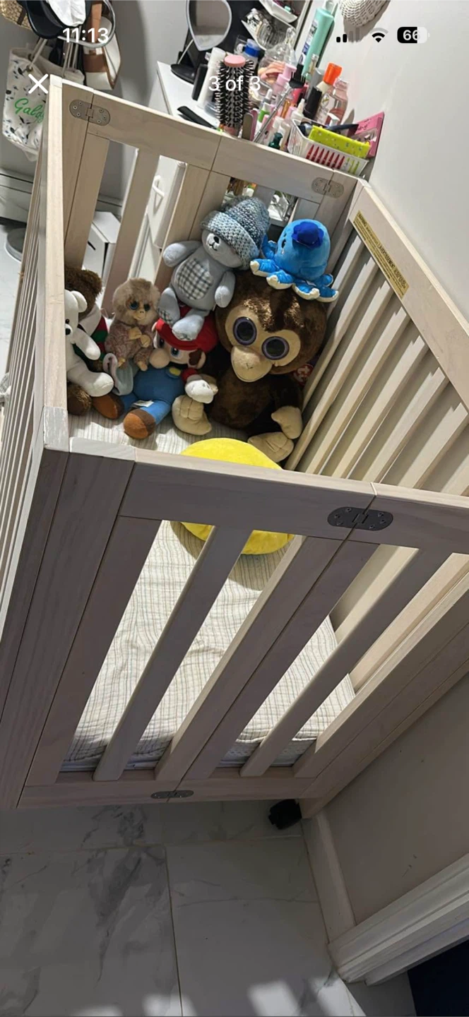 Baby crib and clothes