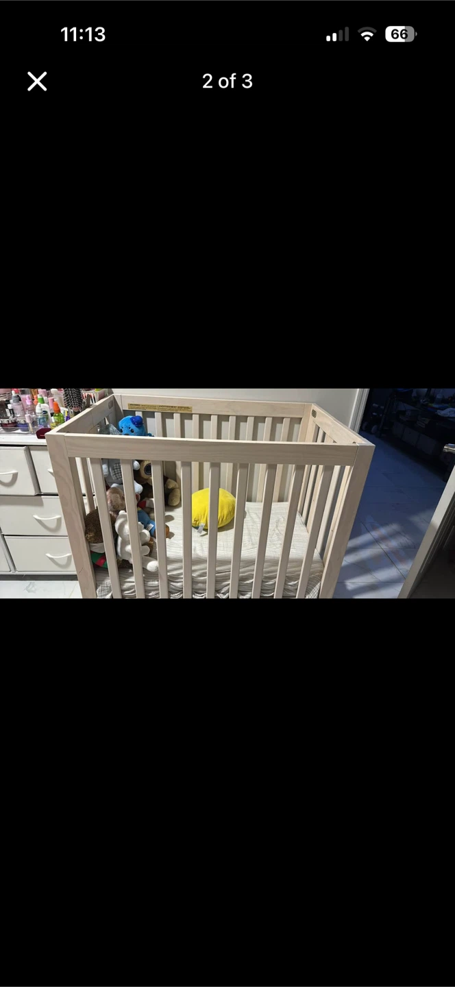 Baby crib and clothes - photo 2