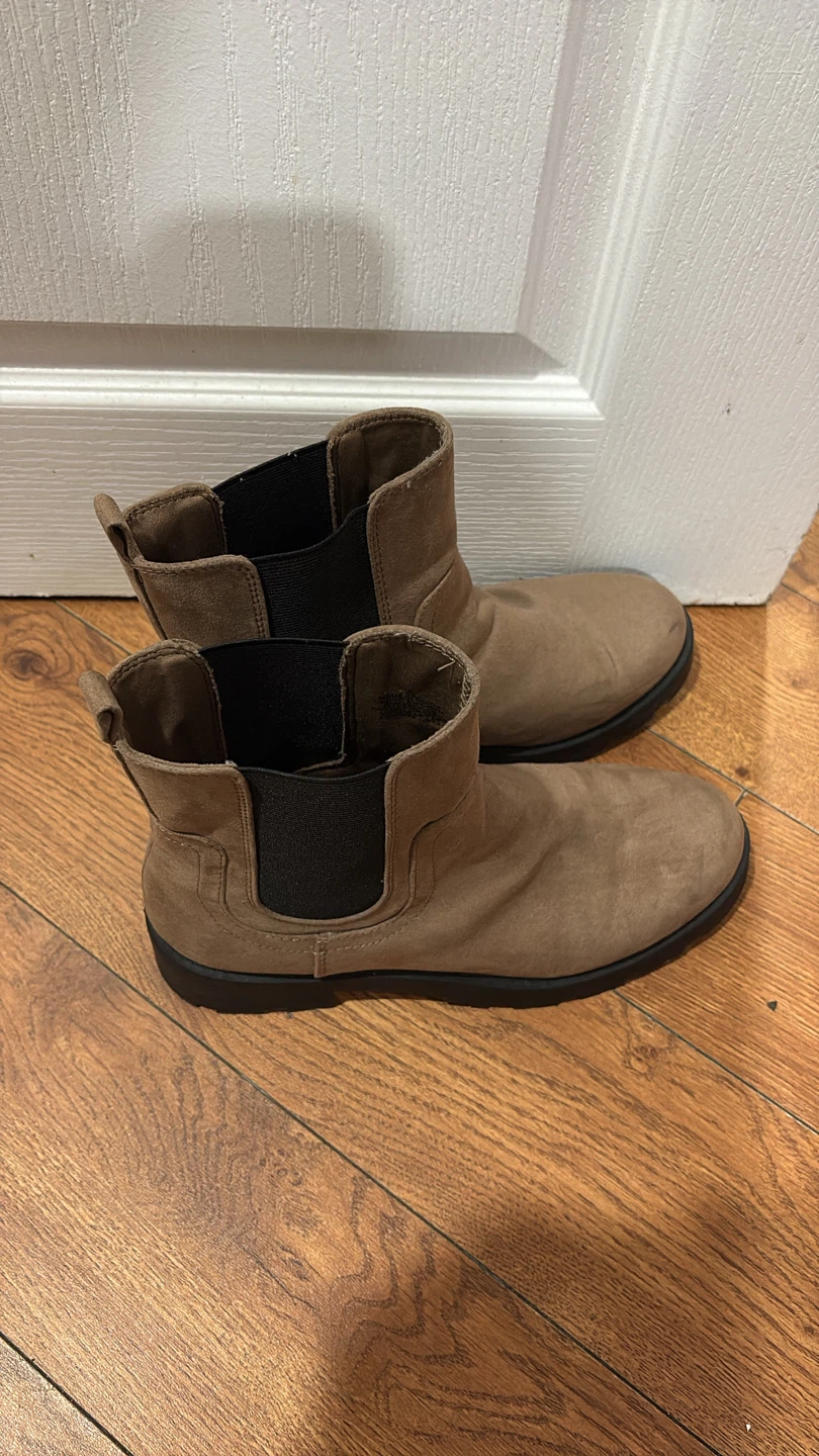 Taupe Suede Chelsea Boots 🏈