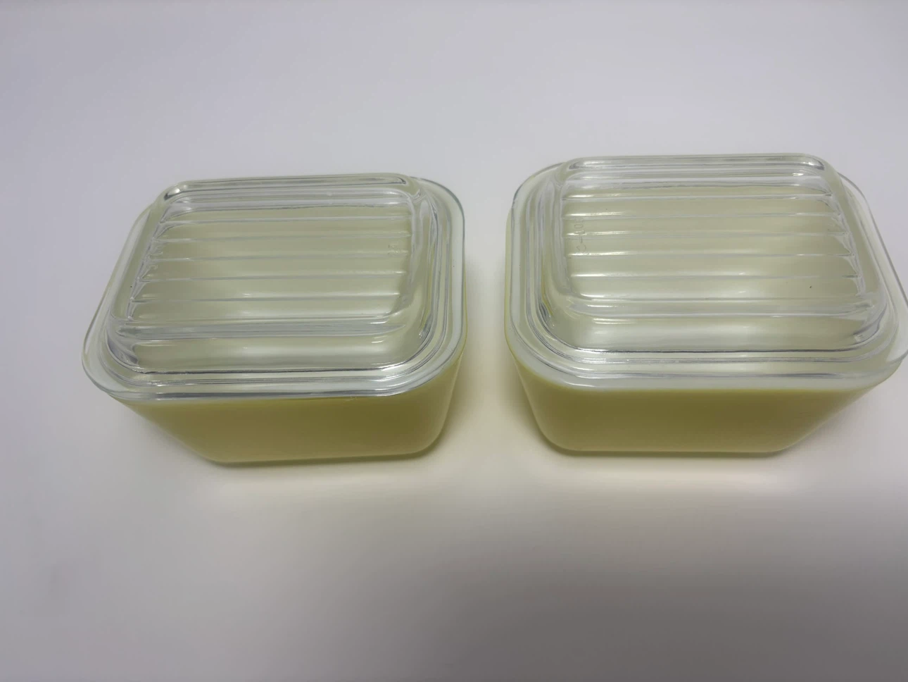 Set of 2 Vintage Pyrex Yellow 501 Refrigerator Dishes - photo 4