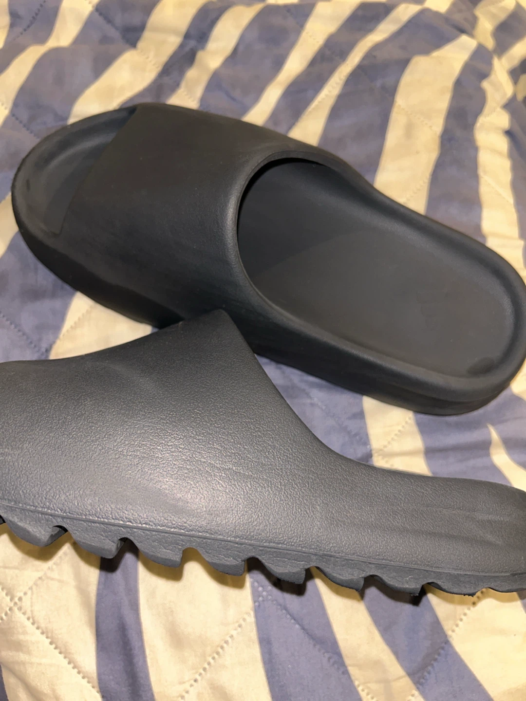 Adidas Yeezy Slides Black - photo 3